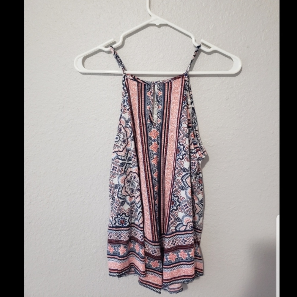 Patterned top. - Picture 2 of 2